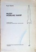 Młody modelarz rakiet