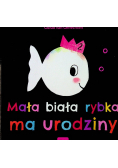 Mała biała rybka ma urodziny
