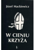 W cieniu krzyża