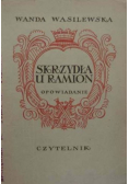 Skrzydła u ramion