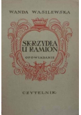 Skrzydła u ramion