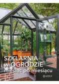 Szklarnia w ogrodzie miesiąc po miesiącu
