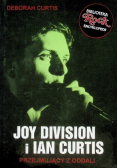 Joy Division i Ian Curtis przejmujący z oddali