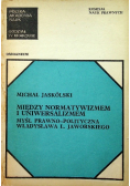 Miedzy normatywizmem i uniwersalizmem