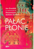 Pałac płonie