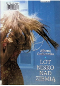 Lot nisko nad ziemią