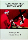Jego mocna ręka trzyma moją