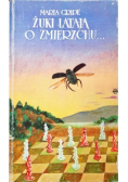 Żuki latają o zmierzchu
