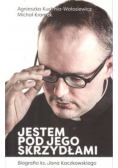 Jestem pod jego skrzydłami