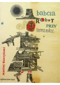 Babcia robot przy kominku