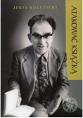 Atakować książką