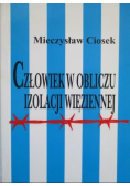 Człowiek w obliczu izolacji więziennej