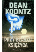 Przy blasku księżyca