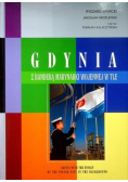 Gdynia Z banderą Marynarki Wojennej w tle