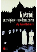 Kościół przesiąknięty modernizmem