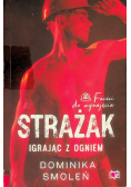 Strażak Igrając z ogniem