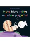 Mała biała rybka ma wielu przyjaciół