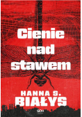 Cienie nad stawem
