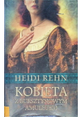 Kobieta z bursztynowym amuletem