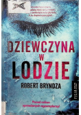 Dziewczyna w lodzie