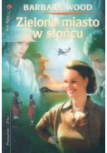 Zielone miasto w słońcu