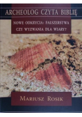 Archeolog czyta biblię