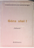 Góra stoi