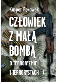 Człowiek z małą bombą