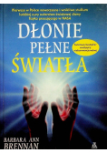 Dłonie pełne światła