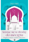 Śmiejąc się w drodze do meczetu