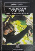 Przez dziurkę od klucza 30 lat obserwacji szympansów