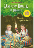 Magiczny domek na drzewie Mumie o poranku