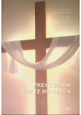 Przyciskam krzyż do serca