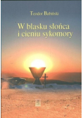 W blasku słońca i cieniu sykomory