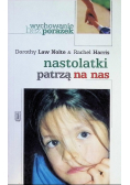 Nastolatki patrzą na nas