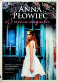W cieniu magnolii
