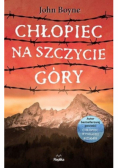 Chłopiec na szczycie góry