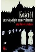 Kościół przesiąknięty modernizmem