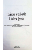 Dziecko w zabawie i świecie języka