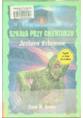 Szkoła przy cmentarzu Jezioro Szlamno