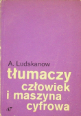 Tłumaczy człowiek i maszyna cyfrowa