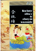 Kwiaty śliwy w złotym wazonie