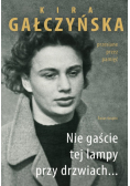 Nie gaście tej lampy przy drzwiach