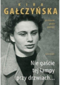 Nie gaście tej lampy przy drzwiach