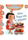 Mała dziewczynka Nina bawi się w lekarza