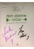 Przy jednym stole 100 przepisów z mięsem i wegańskich