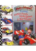 Mały chłopiec Poznaj samochody wyścigowe z Bartkiem