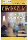 Ewangelia w rękach wychowawcy