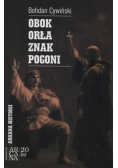Obok Orła znak Pogoni