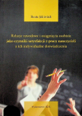 Relacje zawodowe i osiągnięcia osobiste jako czynniki satysfakcji z pracy nauczycieli a ich indywidualne doświadczenia